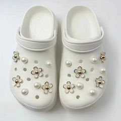 Daisy Pearl Charm Set — Élégance Édition | طقم زينة أحذية لؤلؤ وزهور فاخر