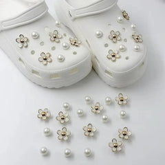 Daisy Pearl Charm Set — Élégance Édition | طقم زينة أحذية لؤلؤ وزهور فاخر
